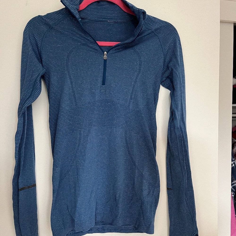 Lululemon Swiftly tech quarter zip in blue, size 6